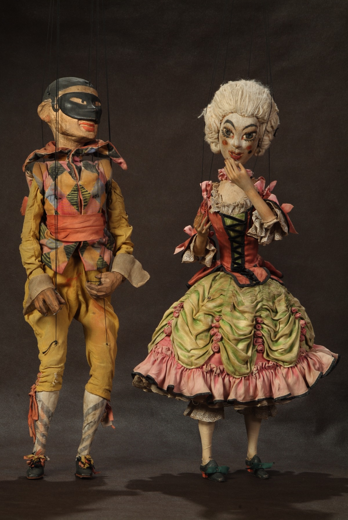 66 idées de Marionettiste  marionnette, fabrication de marionnettes,  marionnette à fil
